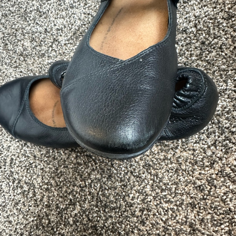Taos Footwear Black Leather Mary Jane Shoes - Picture 3 of 5